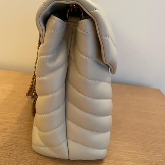 Yves Saint Laurent Medium Lou Lou Bag in Blanc Vintage - Picture 8 of 10